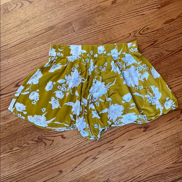 SUPER HIGH WAISTED Forever 21 floral shorts - Picture 2 of 3